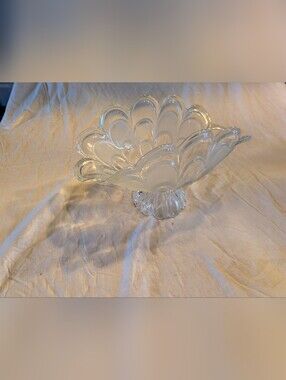 2/50$ Vintage Clear Glass Scalloped Pedestal Fruit Bowl